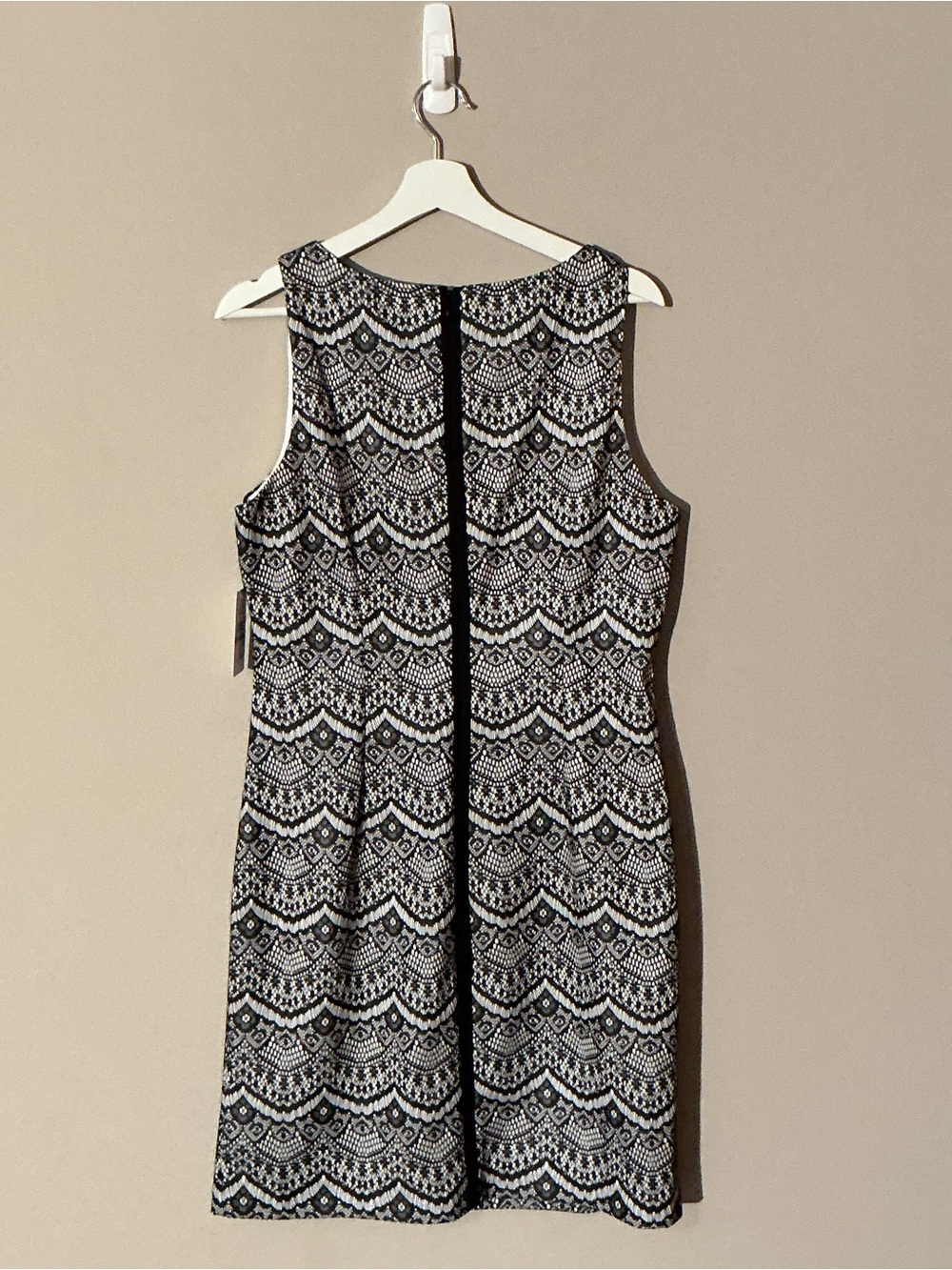 NWT - Jessica Simpson Black and White Scallop-Pattern Midi Dress - Picture 2 of 6